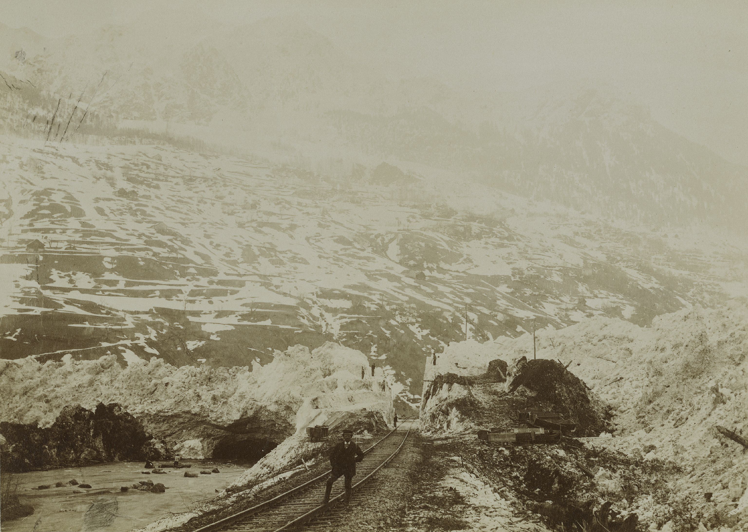 Grosse Grundlawine vom Tremorgio oberhalb den 3 Kapellen bei Ambri gefallen am 30. März 1888