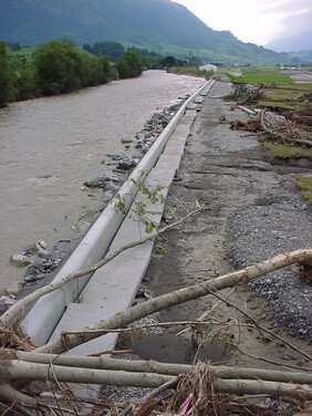 The implementation of the Engelberger Aa flood protection project was motivated by the flood in Uri in 1987. The measures that have been completed up to now were able to prevent major damage during the storm of 2005. The four discharge corridors constitute the main component of the flood protection project. In the case of excess load, the excess water flowing in the river channel is channelled into the discharge corridor. This guarantees that the volume of water remaining in the channel at each discharge location corresponds to the capacity of the next section of the river. Picture: Discharge corridors of the Engelberger Aa (3), Kanton NW 2005